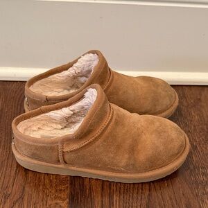 UGG Kids' 3 Classic Faux Shearling Slipper